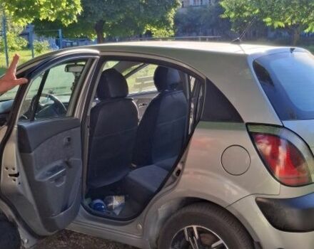 Сірий Кіа Ріо, об'ємом двигуна 1.4 л та пробігом 240 тис. км за 5500 $, фото 4 на Automoto.ua