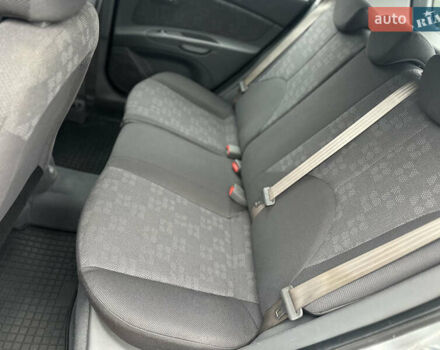 Сірий Кіа Ріо, об'ємом двигуна 1.4 л та пробігом 98 тис. км за 5990 $, фото 20 на Automoto.ua