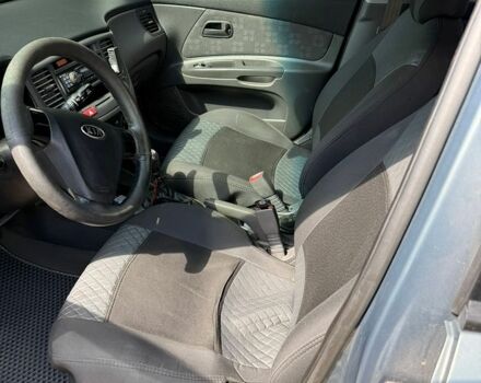 Сірий Кіа Ріо, об'ємом двигуна 1.4 л та пробігом 255 тис. км за 3900 $, фото 6 на Automoto.ua