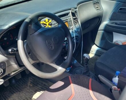 Серый Киа Рио, объемом двигателя 1.4 л и пробегом 205 тыс. км за 3900 $, фото 5 на Automoto.ua
