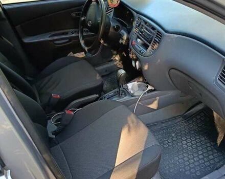 Сірий Кіа Ріо, об'ємом двигуна 1.4 л та пробігом 196 тис. км за 5400 $, фото 6 на Automoto.ua