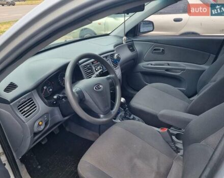 Серый Киа Рио, объемом двигателя 1.4 л и пробегом 270 тыс. км за 4000 $, фото 4 на Automoto.ua