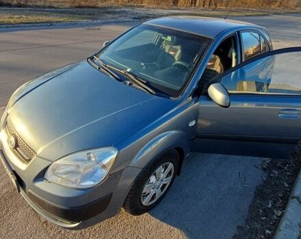 Сірий Кіа Ріо, об'ємом двигуна 1.4 л та пробігом 357 тис. км за 3800 $, фото 3 на Automoto.ua