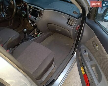 Серый Киа Рио, объемом двигателя 1.4 л и пробегом 181 тыс. км за 3200 $, фото 6 на Automoto.ua