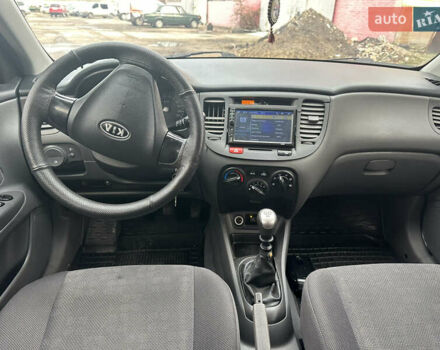 Серый Киа Рио, объемом двигателя 1.4 л и пробегом 223 тыс. км за 4700 $, фото 31 на Automoto.ua