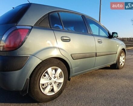 Серый Киа Рио, объемом двигателя 1.4 л и пробегом 357 тыс. км за 3600 $, фото 4 на Automoto.ua