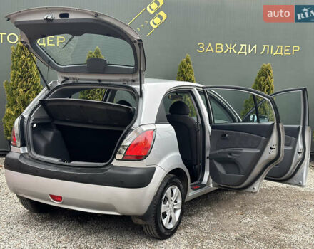 Сірий Кіа Ріо, об'ємом двигуна 1.4 л та пробігом 98 тис. км за 5990 $, фото 8 на Automoto.ua