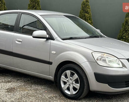 Сірий Кіа Ріо, об'ємом двигуна 1.4 л та пробігом 98 тис. км за 5990 $, фото 3 на Automoto.ua