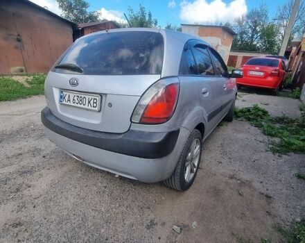 Серый Киа Рио, объемом двигателя 1.4 л и пробегом 300 тыс. км за 4000 $, фото 3 на Automoto.ua