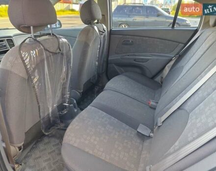 Сірий Кіа Ріо, об'ємом двигуна 1.4 л та пробігом 140 тис. км за 6400 $, фото 12 на Automoto.ua