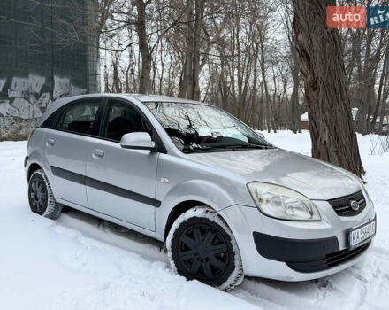 Сірий Кіа Ріо, об'ємом двигуна 1.34 л та пробігом 196 тис. км за 5300 $, фото 4 на Automoto.ua