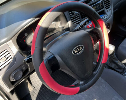 Серый Киа Рио, объемом двигателя 1.4 л и пробегом 140 тыс. км за 5300 $, фото 3 на Automoto.ua
