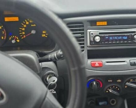 Серый Киа Рио, объемом двигателя 1.4 л и пробегом 130 тыс. км за 4500 $, фото 9 на Automoto.ua