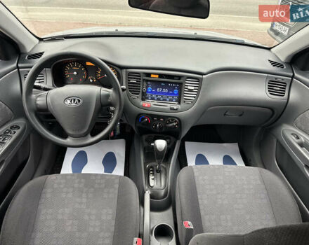 Сірий Кіа Ріо, об'ємом двигуна 1.4 л та пробігом 98 тис. км за 5990 $, фото 13 на Automoto.ua