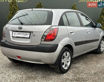 Сірий Кіа Ріо, об'ємом двигуна 1.4 л та пробігом 98 тис. км за 5990 $, фото 6 на Automoto.ua