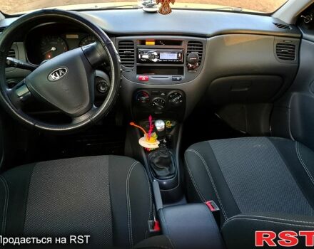 Сірий Кіа Ріо, об'ємом двигуна 1.4 л та пробігом 227 тис. км за 4000 $, фото 9 на Automoto.ua