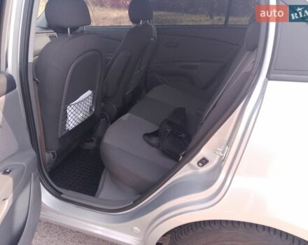 Сірий Кіа Ріо, об'ємом двигуна 1.4 л та пробігом 119 тис. км за 5500 $, фото 4 на Automoto.ua