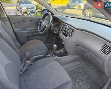 Сірий Кіа Ріо, об'ємом двигуна 1.4 л та пробігом 140 тис. км за 6400 $, фото 2 на Automoto.ua