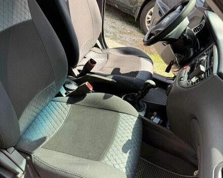 Сірий Кіа Ріо, об'ємом двигуна 1.4 л та пробігом 255 тис. км за 3900 $, фото 17 на Automoto.ua