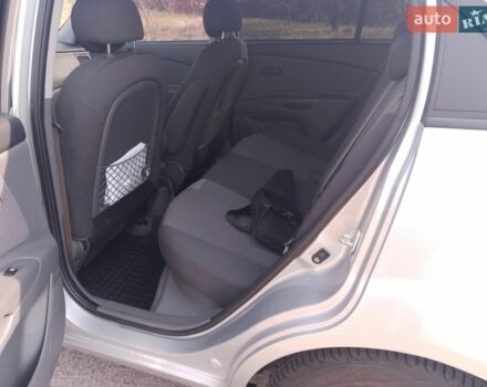 Сірий Кіа Ріо, об'ємом двигуна 1.4 л та пробігом 119 тис. км за 5000 $, фото 3 на Automoto.ua