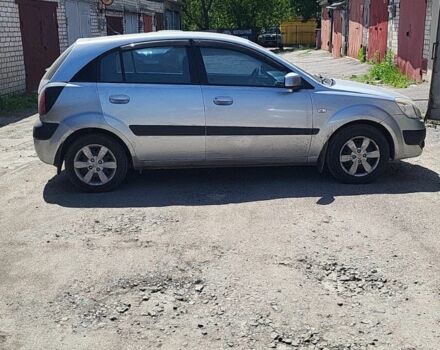 Серый Киа Рио, объемом двигателя 1.4 л и пробегом 205 тыс. км за 3900 $, фото 2 на Automoto.ua