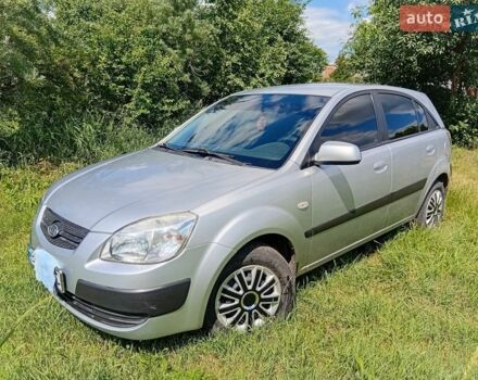Серый Киа Рио, объемом двигателя 1.4 л и пробегом 220 тыс. км за 3699 $, фото 4 на Automoto.ua