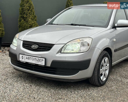 Сірий Кіа Ріо, об'ємом двигуна 1.4 л та пробігом 98 тис. км за 5990 $, фото 2 на Automoto.ua
