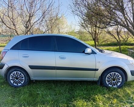 Серый Киа Рио, объемом двигателя 1.4 л и пробегом 225 тыс. км за 3800 $, фото 2 на Automoto.ua