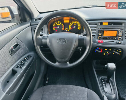Серый Киа Рио, объемом двигателя 1.4 л и пробегом 190 тыс. км за 6200 $, фото 15 на Automoto.ua