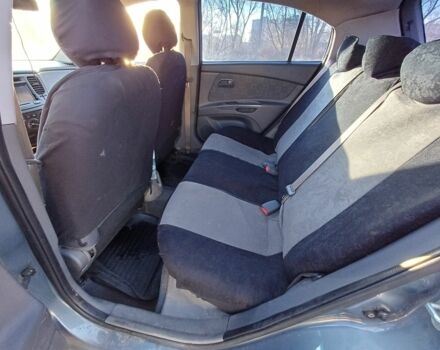 Сірий Кіа Ріо, об'ємом двигуна 1.4 л та пробігом 357 тис. км за 3800 $, фото 5 на Automoto.ua