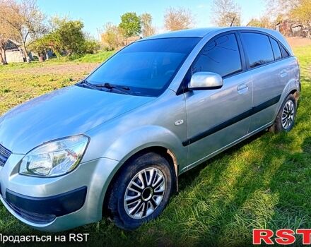 Серый Киа Рио, объемом двигателя 1.4 л и пробегом 220 тыс. км за 3800 $, фото 3 на Automoto.ua