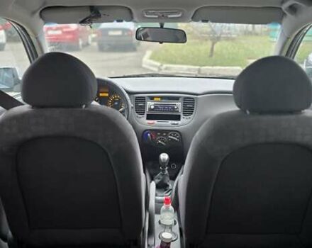 Серый Киа Рио, объемом двигателя 1.4 л и пробегом 130 тыс. км за 4500 $, фото 5 на Automoto.ua