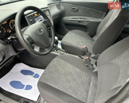 Сірий Кіа Ріо, об'ємом двигуна 1.4 л та пробігом 98 тис. км за 5990 $, фото 12 на Automoto.ua