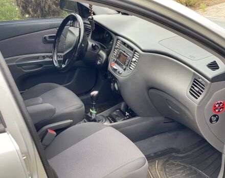 Серый Киа Рио, объемом двигателя 1.4 л и пробегом 2 тыс. км за 4600 $, фото 5 на Automoto.ua