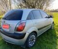 Серый Киа Рио, объемом двигателя 1.4 л и пробегом 225 тыс. км за 3800 $, фото 4 на Automoto.ua