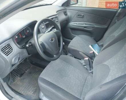 Серый Киа Рио, объемом двигателя 1.4 л и пробегом 33 тыс. км за 5500 $, фото 5 на Automoto.ua
