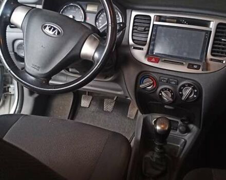 Серый Киа Рио, объемом двигателя 1.4 л и пробегом 220 тыс. км за 4200 $, фото 11 на Automoto.ua