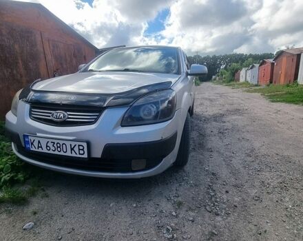 Серый Киа Рио, объемом двигателя 1.4 л и пробегом 300 тыс. км за 4000 $, фото 1 на Automoto.ua