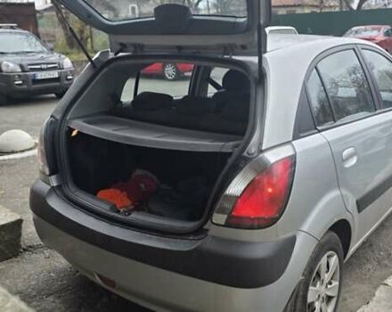 Серый Киа Рио, объемом двигателя 1.4 л и пробегом 130 тыс. км за 4500 $, фото 3 на Automoto.ua