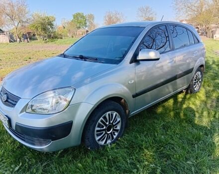 Серый Киа Рио, объемом двигателя 1.4 л и пробегом 225 тыс. км за 3800 $, фото 1 на Automoto.ua