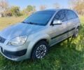 Серый Киа Рио, объемом двигателя 1.4 л и пробегом 225 тыс. км за 3800 $, фото 1 на Automoto.ua