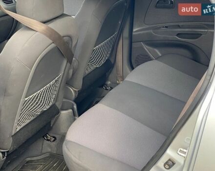 Серый Киа Рио, объемом двигателя 1.4 л и пробегом 188 тыс. км за 4600 $, фото 8 на Automoto.ua