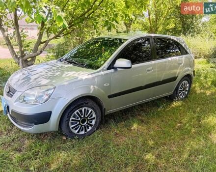 Серый Киа Рио, объемом двигателя 1.4 л и пробегом 220 тыс. км за 3699 $, фото 7 на Automoto.ua