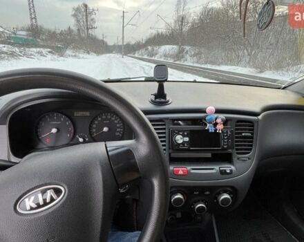 Серый Киа Рио, объемом двигателя 1.4 л и пробегом 271 тыс. км за 4500 $, фото 6 на Automoto.ua