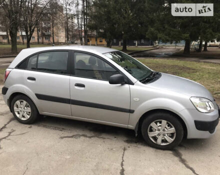 Сірий Кіа Ріо, об'ємом двигуна 1.4 л та пробігом 143 тис. км за 5000 $, фото 4 на Automoto.ua