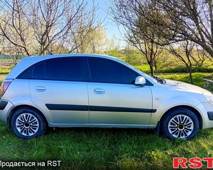 Серый Киа Рио, объемом двигателя 1.4 л и пробегом 220 тыс. км за 3800 $, фото 2 на Automoto.ua