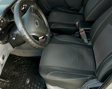 Сірий Кіа Ріо, об'ємом двигуна 1.4 л та пробігом 227 тис. км за 4000 $, фото 10 на Automoto.ua