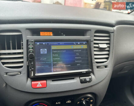 Серый Киа Рио, объемом двигателя 1.4 л и пробегом 223 тыс. км за 4700 $, фото 39 на Automoto.ua