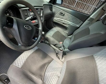 Сірий Кіа Ріо, об'ємом двигуна 1.4 л та пробігом 255 тис. км за 3900 $, фото 9 на Automoto.ua