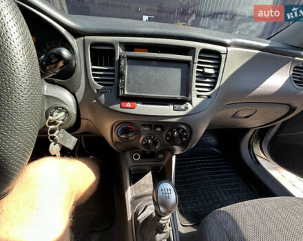 Сірий Кіа Ріо, об'ємом двигуна 1.4 л та пробігом 223 тис. км за 4900 $, фото 23 на Automoto.ua